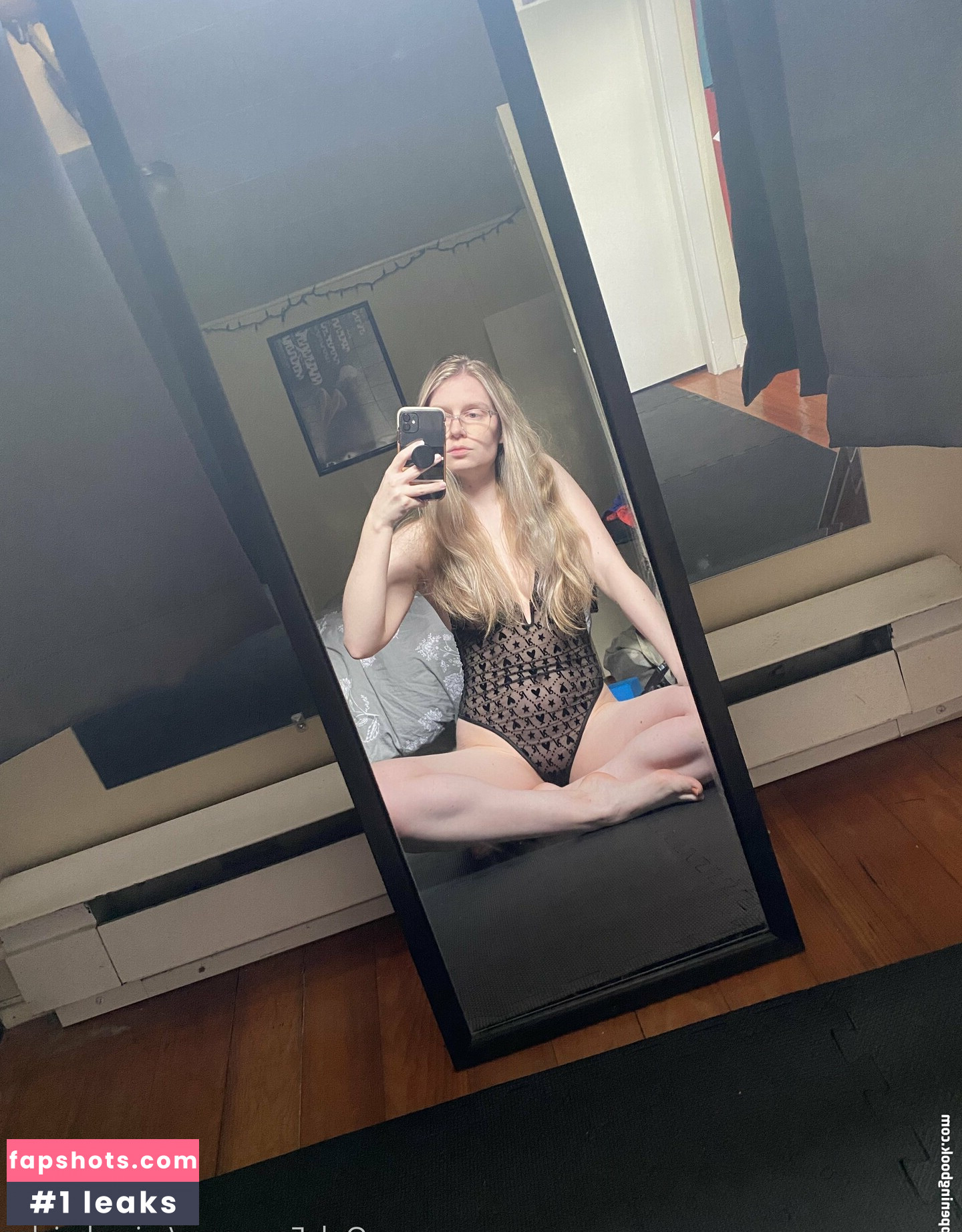 misschaiyles nude babe gallery