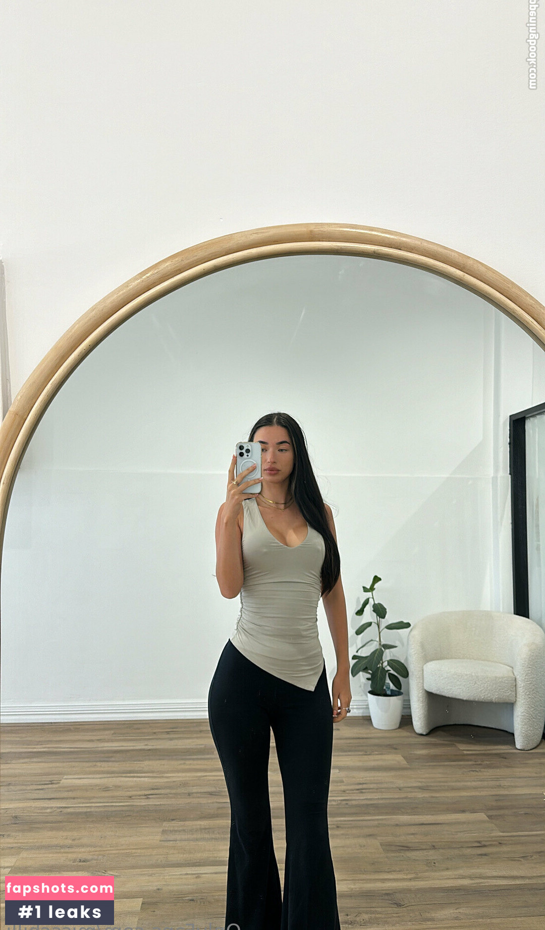 misschilli gallery photo #4