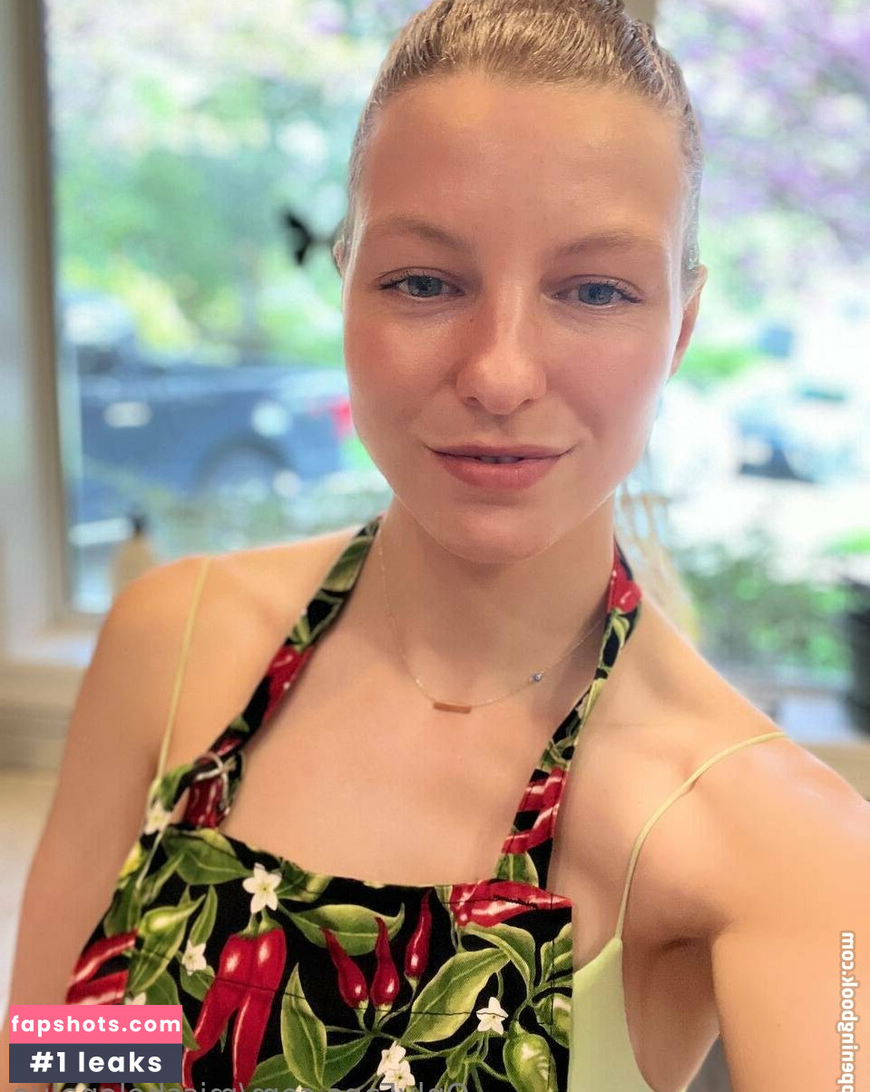 misshelenalue nude babe gallery