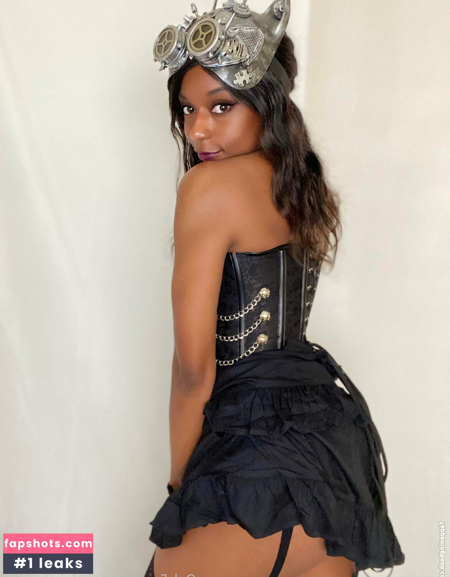 misskrisskosplay gallery photo #3