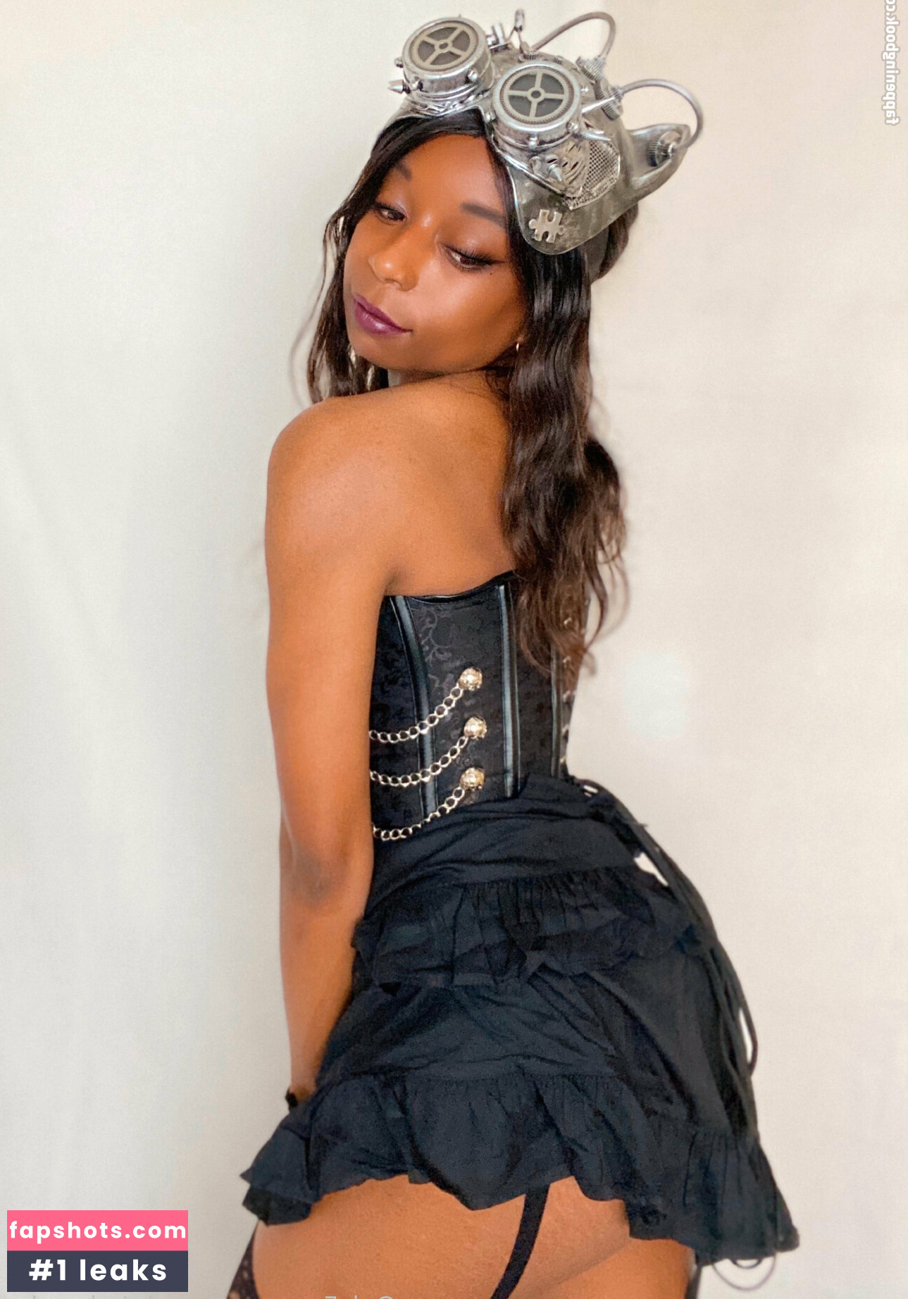 misskrisskosplay gallery photo #27