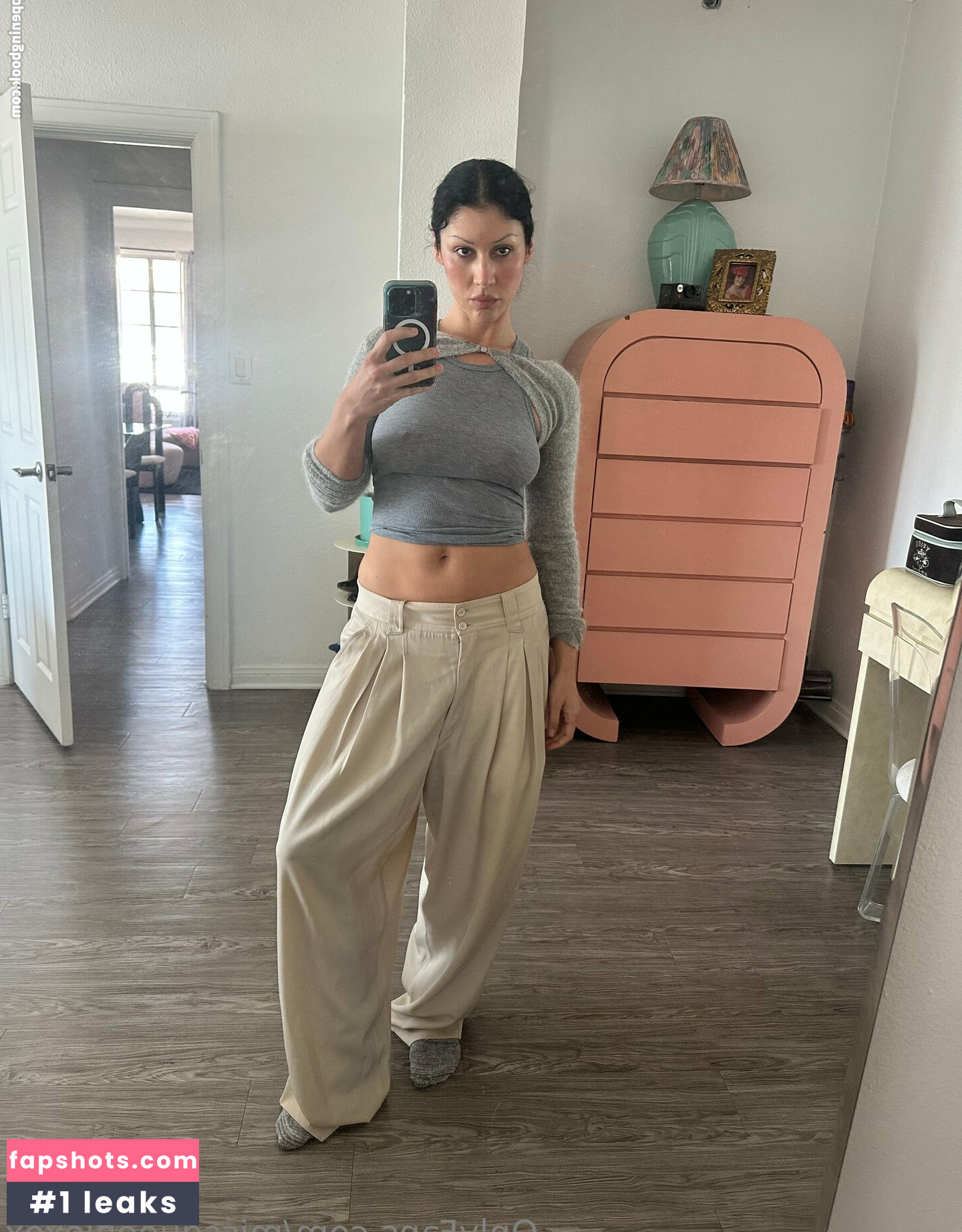 MissQueenieXOX gallery photo #40