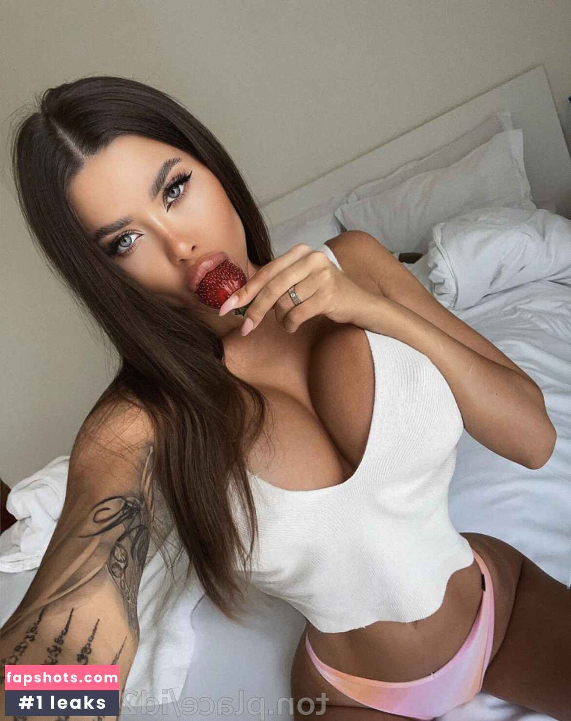 MissValeria nude babe gallery