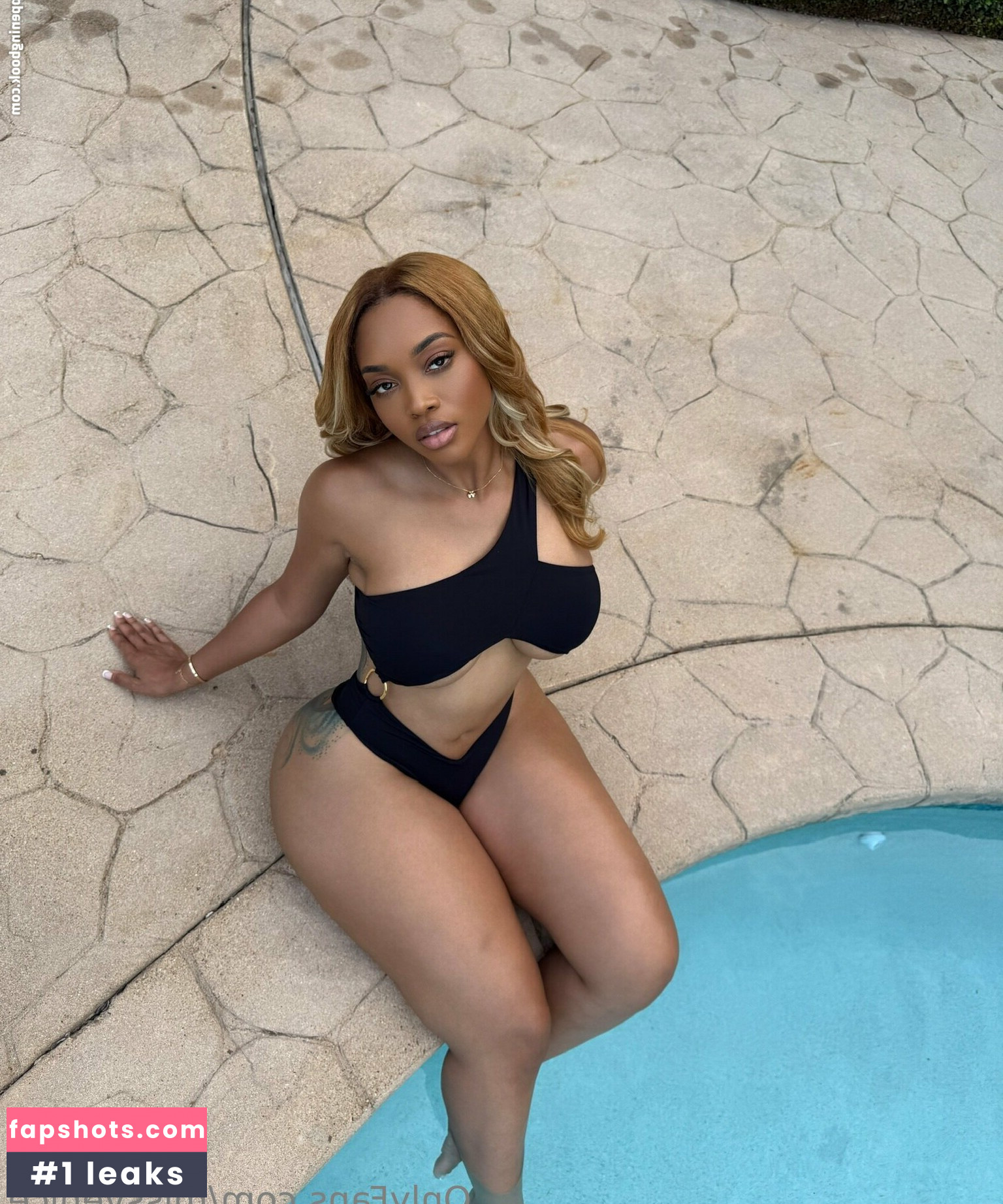 missvenice gallery photo #2