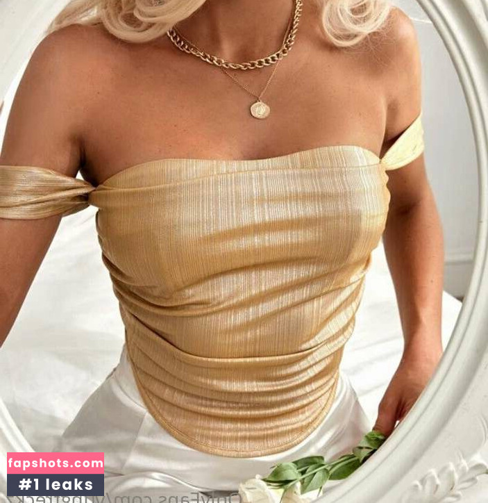 Missy gallery photo #2