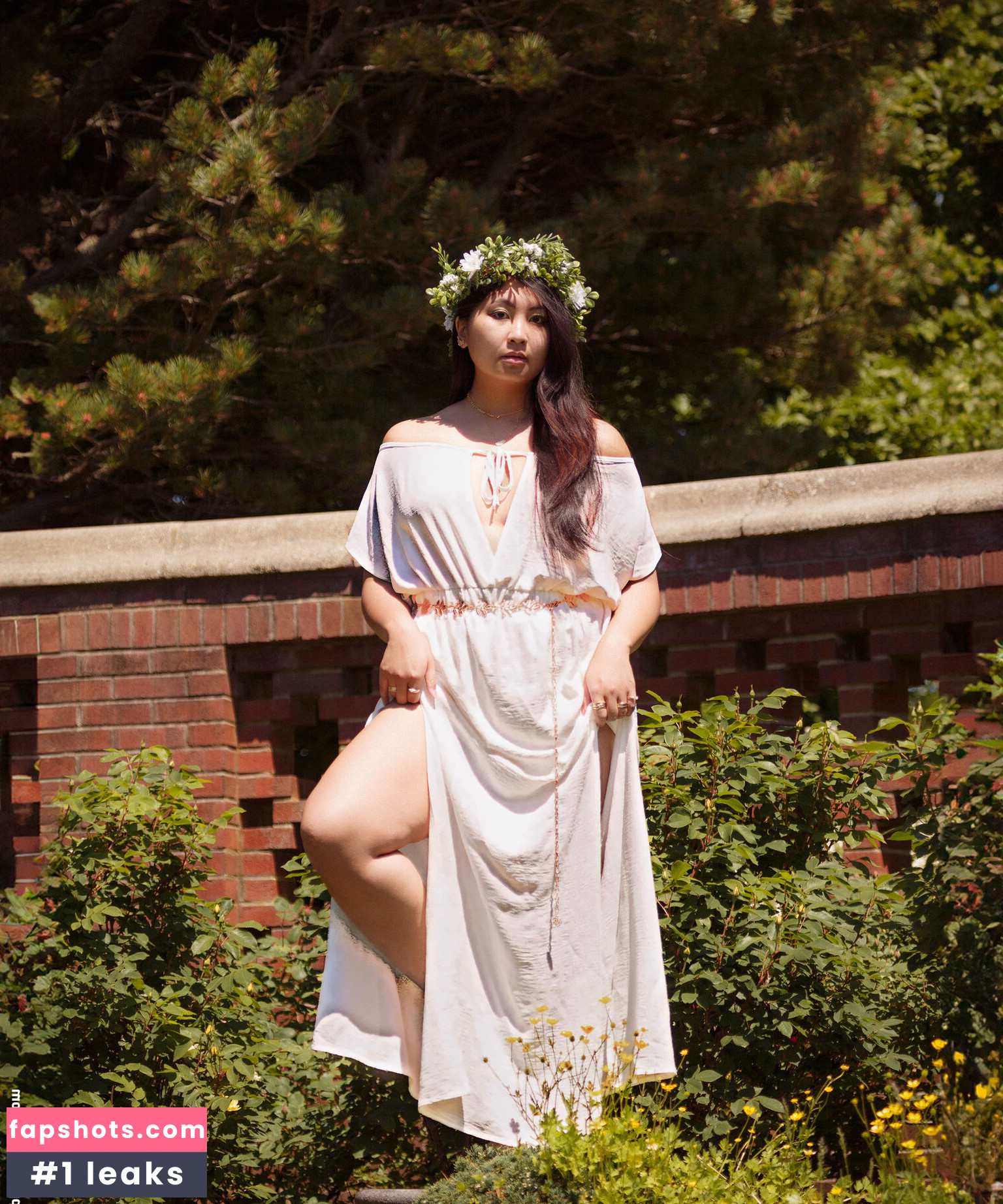 Mistletoad gallery photo #16