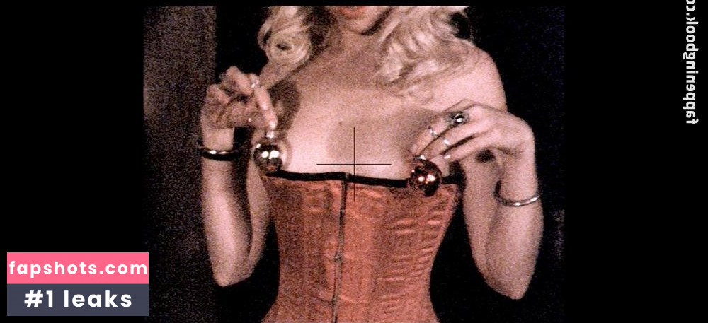 Mistress Erzsebet nude babe gallery