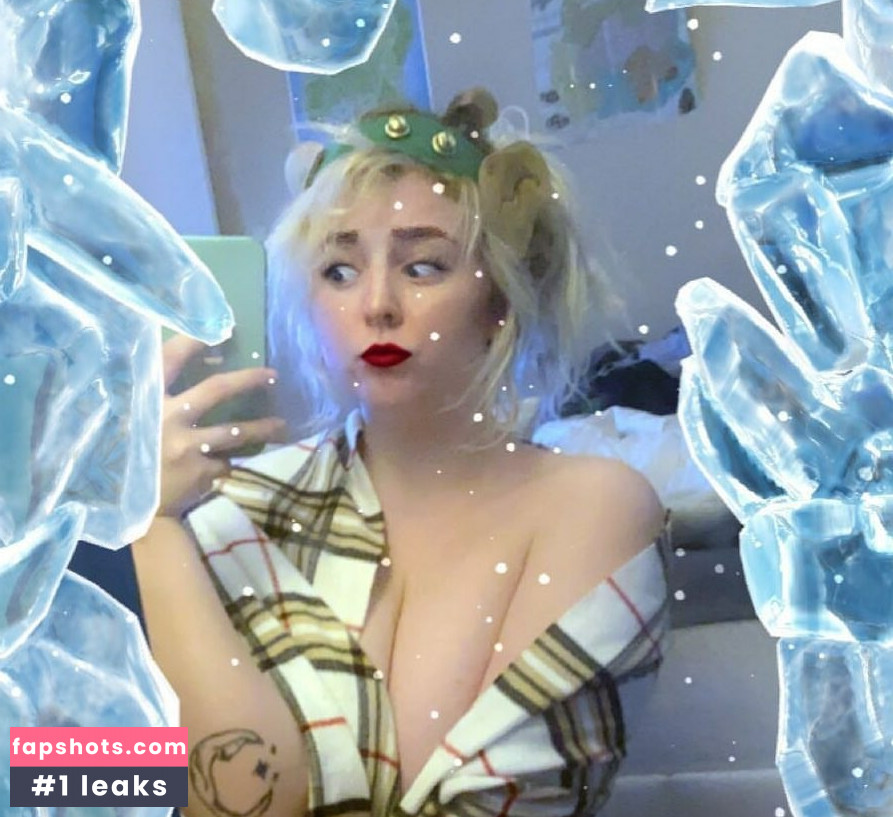 Mistress Trinity Faith nude babe gallery