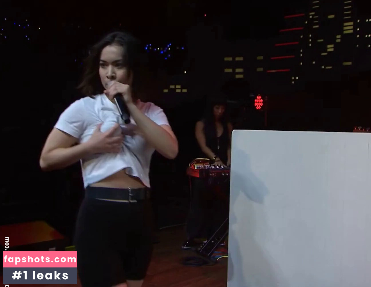 Mitsuki Laycock gallery photo #4