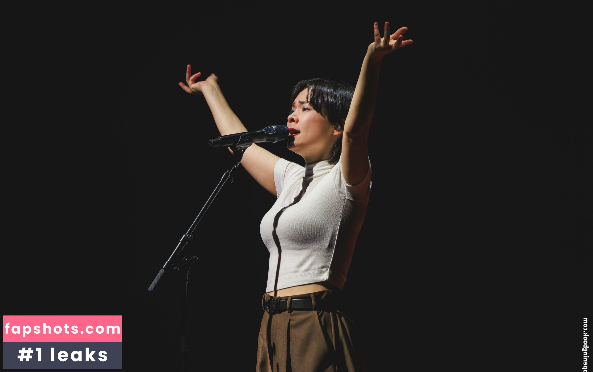 Mitsuki Laycock gallery photo #7