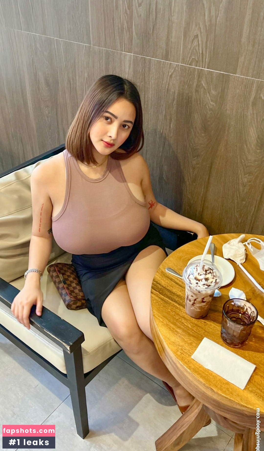 Mitzina Larino gallery photo #6