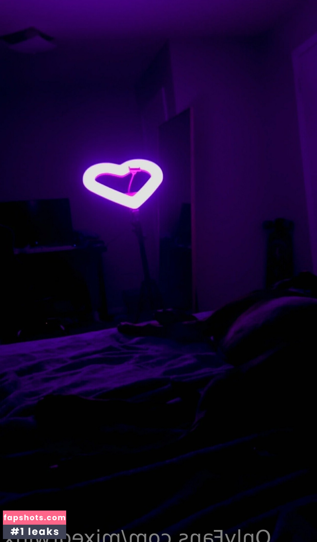 mixedtwinx nude babe gallery