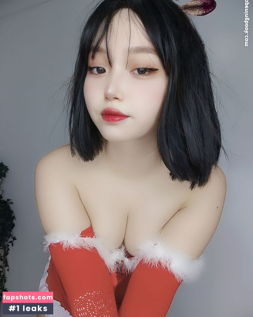 Mizaki Levi gallery photo #33