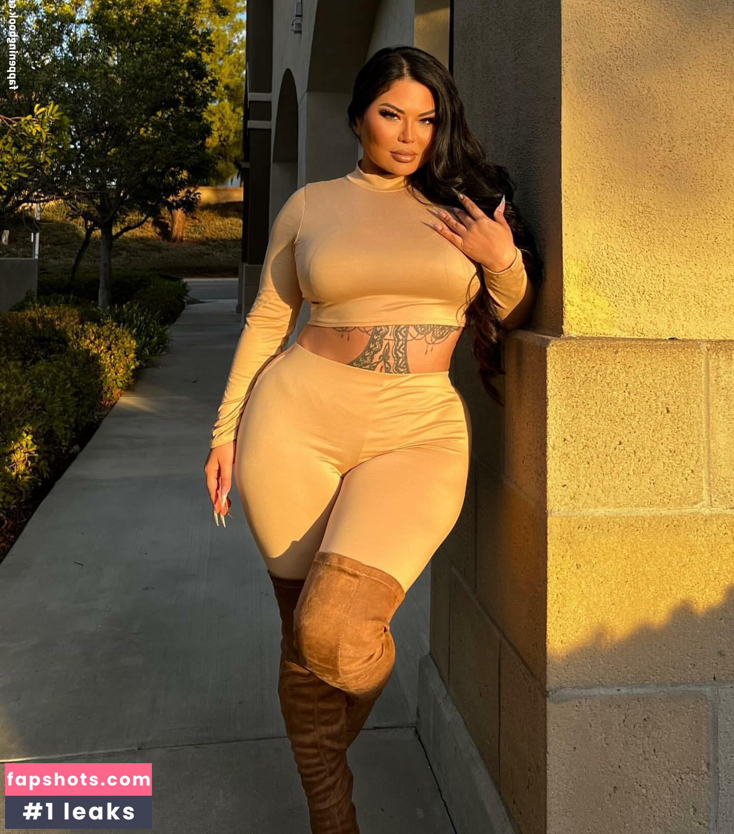 Mizuki Brown gallery photo #30