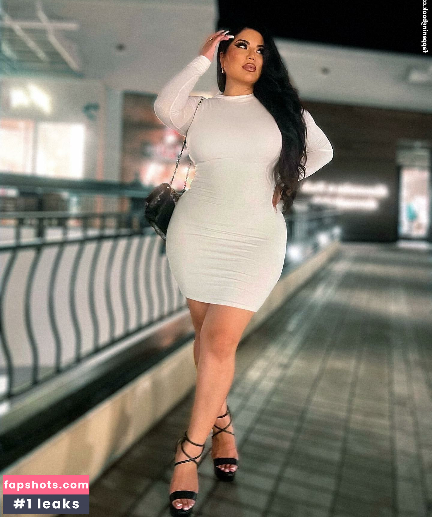 Mizuki Brown gallery photo #6