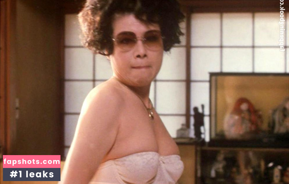 Moeko Ezawa gallery photo #16