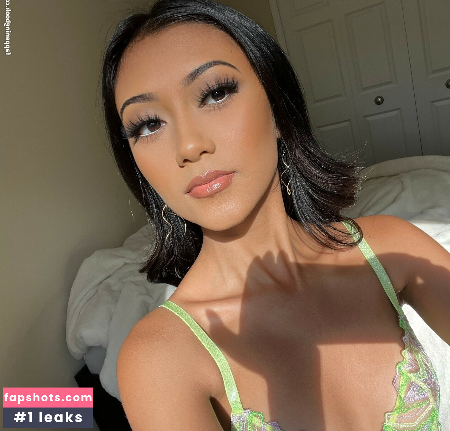 Moliney Mao nude babe gallery