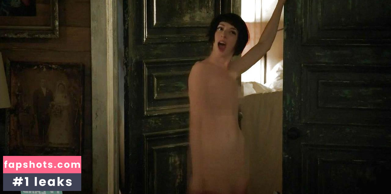 Molly Bernard gallery photo #4