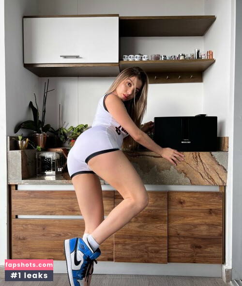 Molly Brooke gallery photo #8