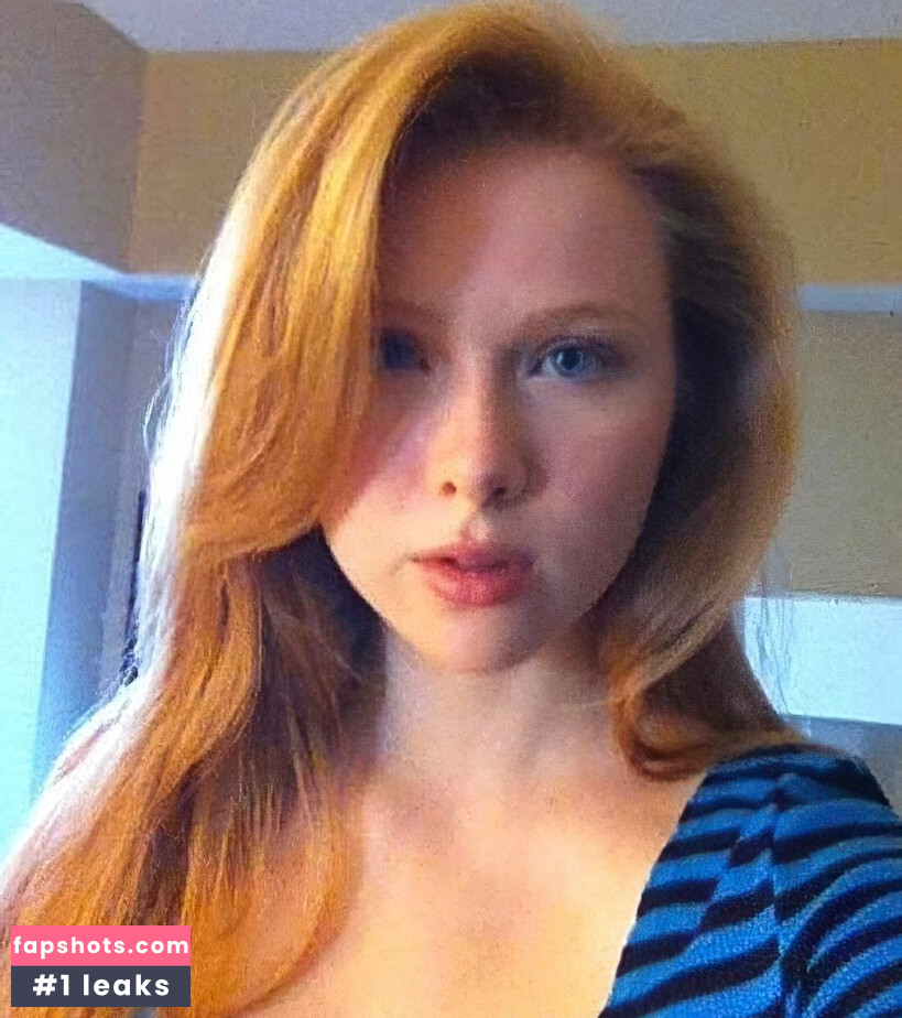 Molly C. Quinn gallery photo #18