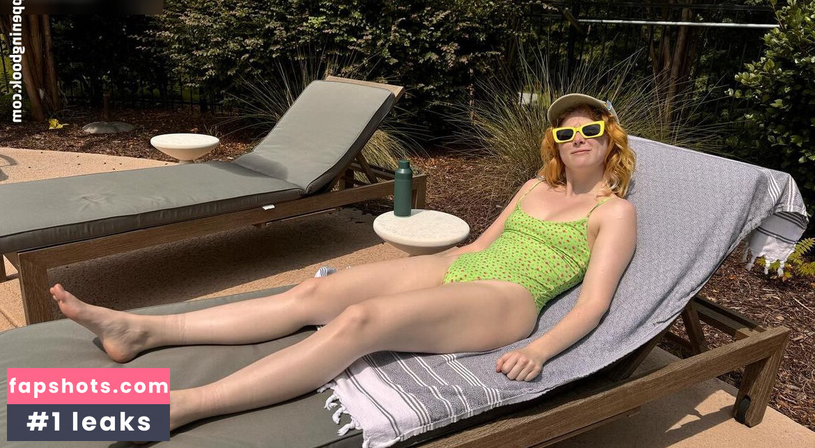 Molly C. Quinn gallery photo #22