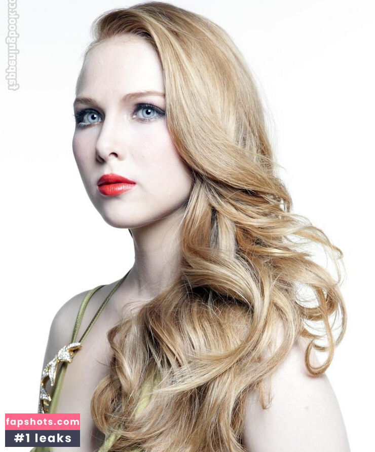 Molly C. Quinn gallery photo #37