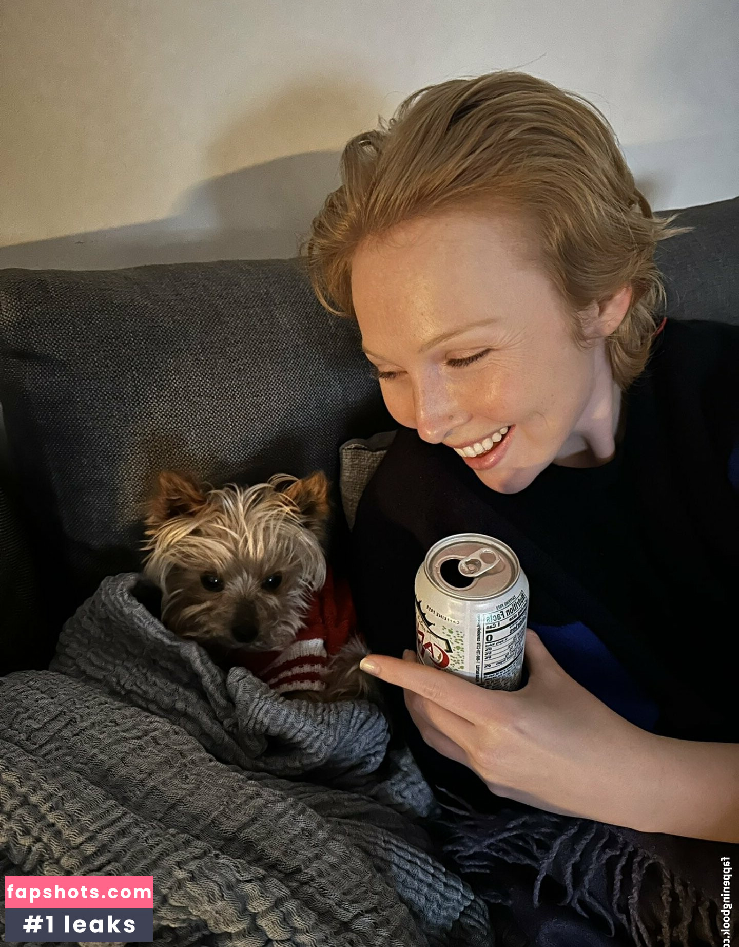 Molly C. Quinn gallery photo #45