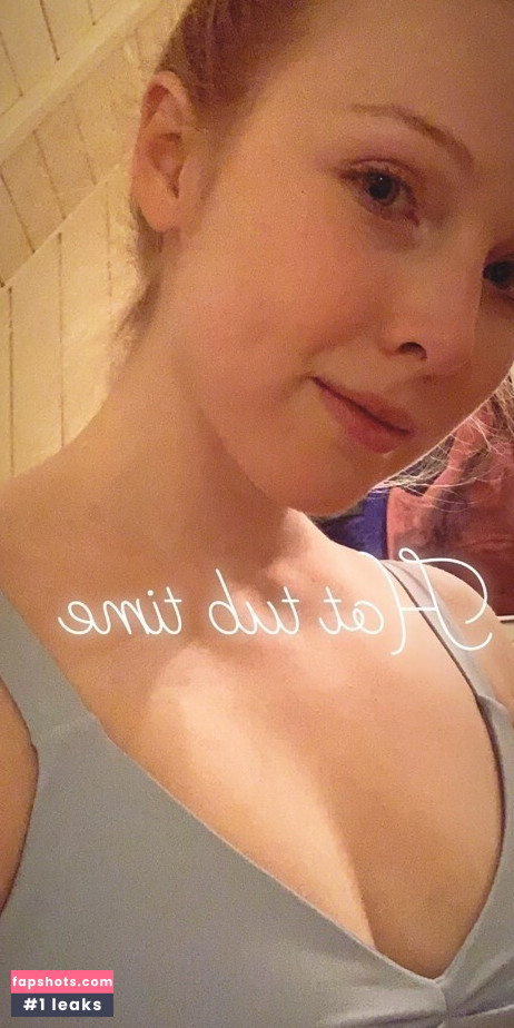 Molly C. Quinn gallery photo #7