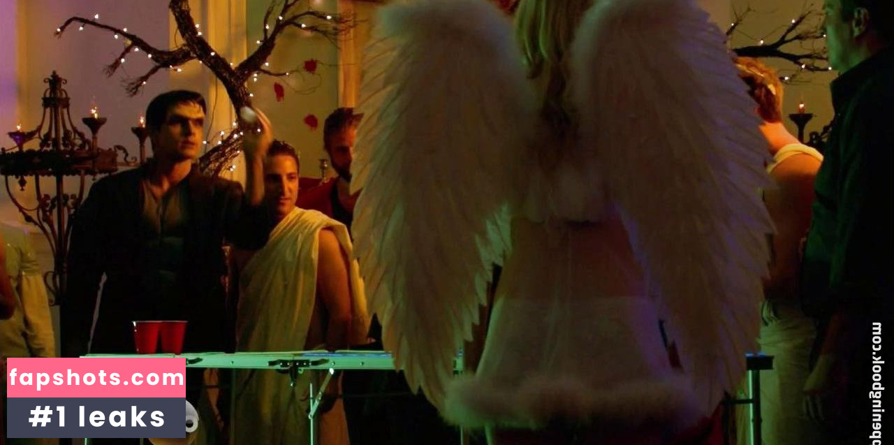 Molly C. Quinn gallery photo #61