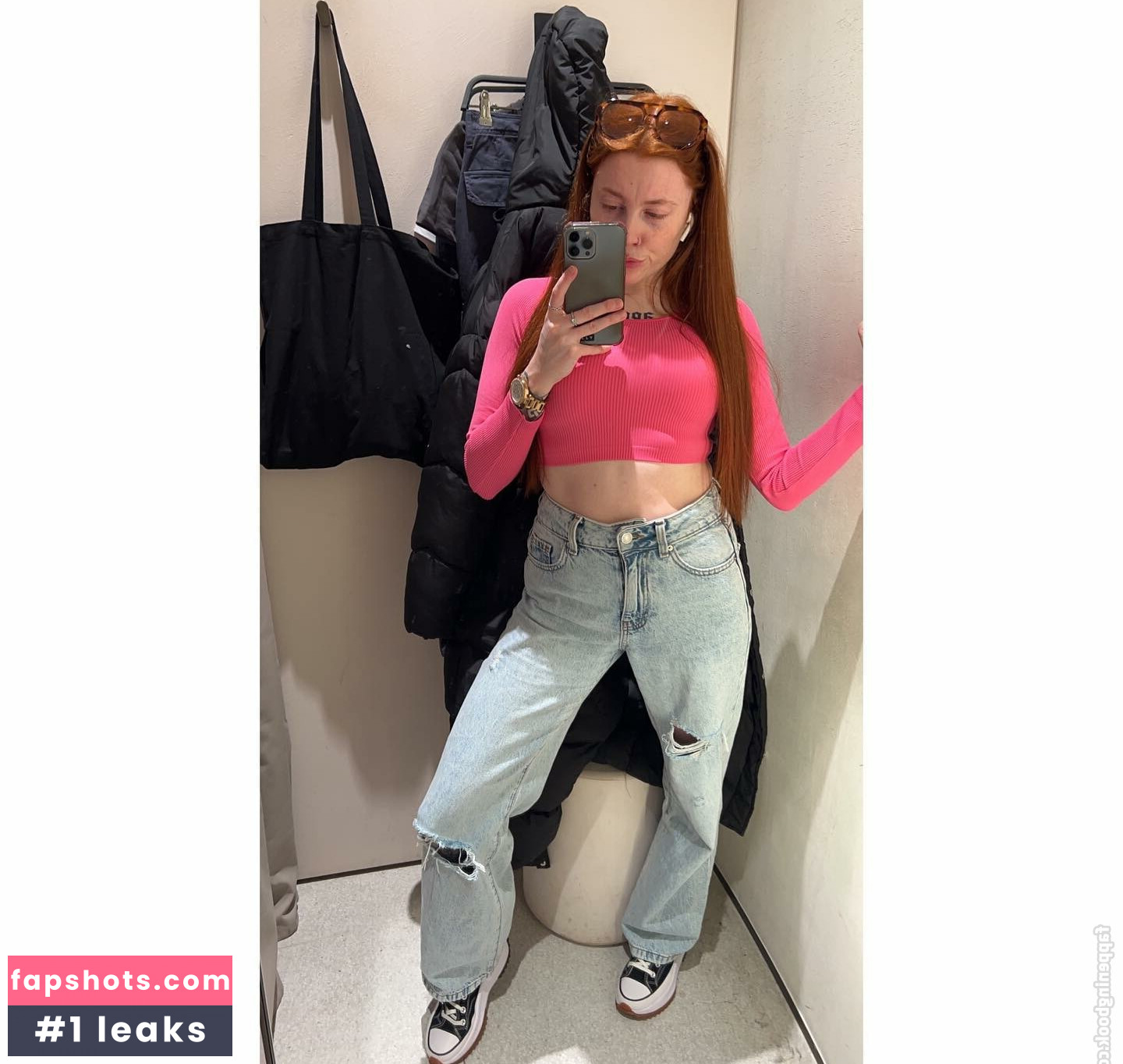 Molly Capper gallery photo #14