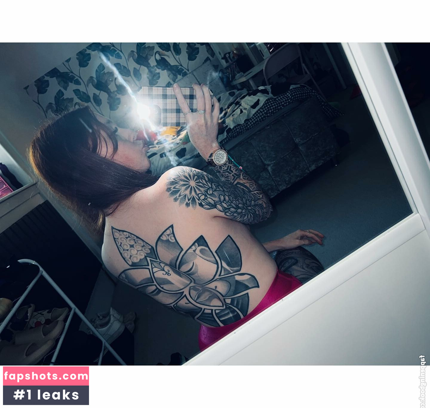 Molly Capper gallery photo #17