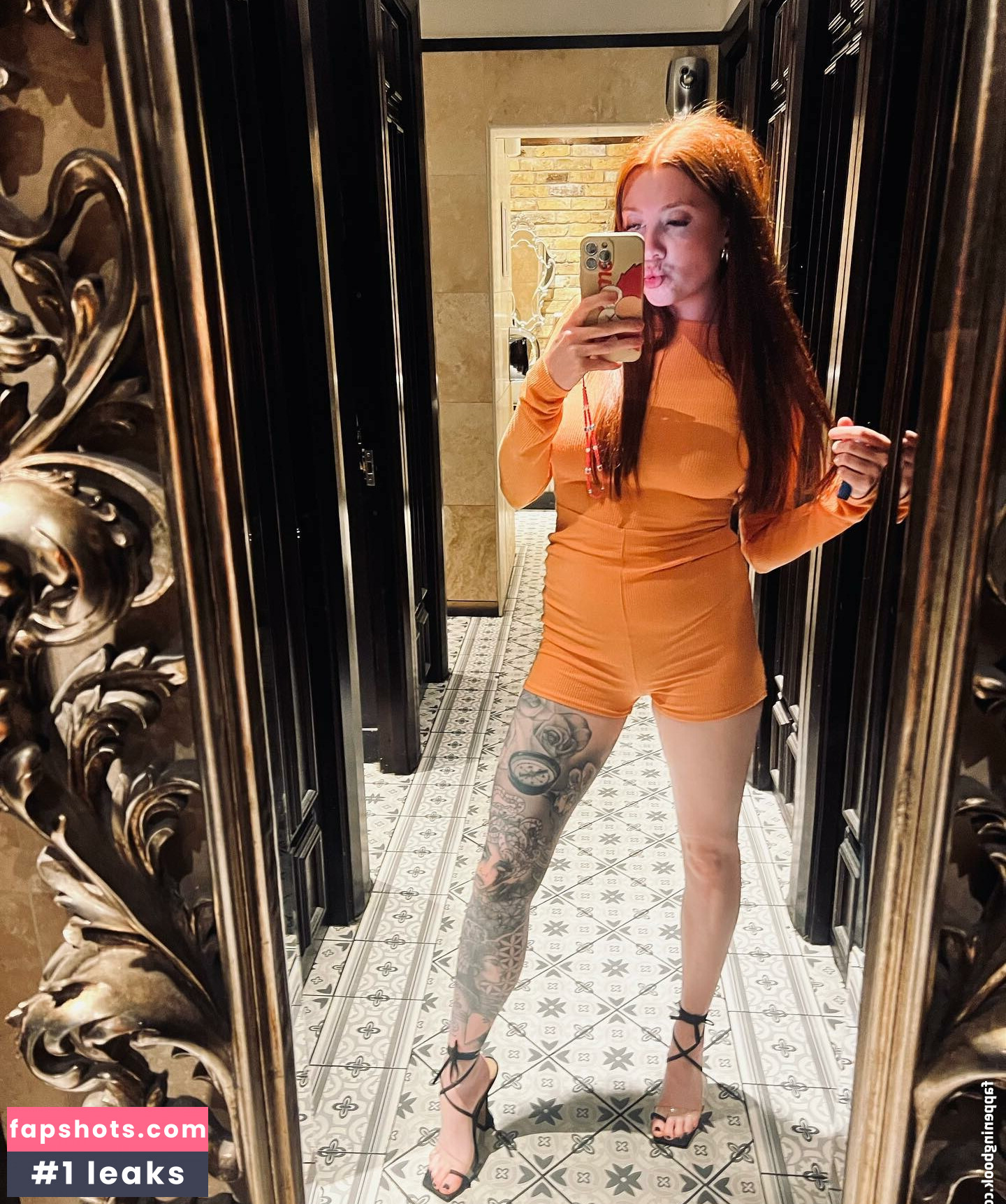 Molly Capper gallery photo #19