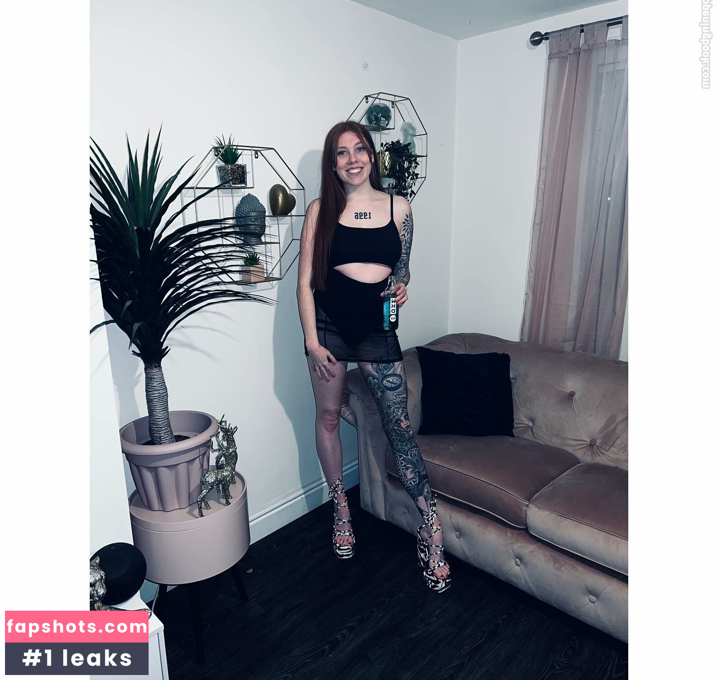 Molly Capper gallery photo #21