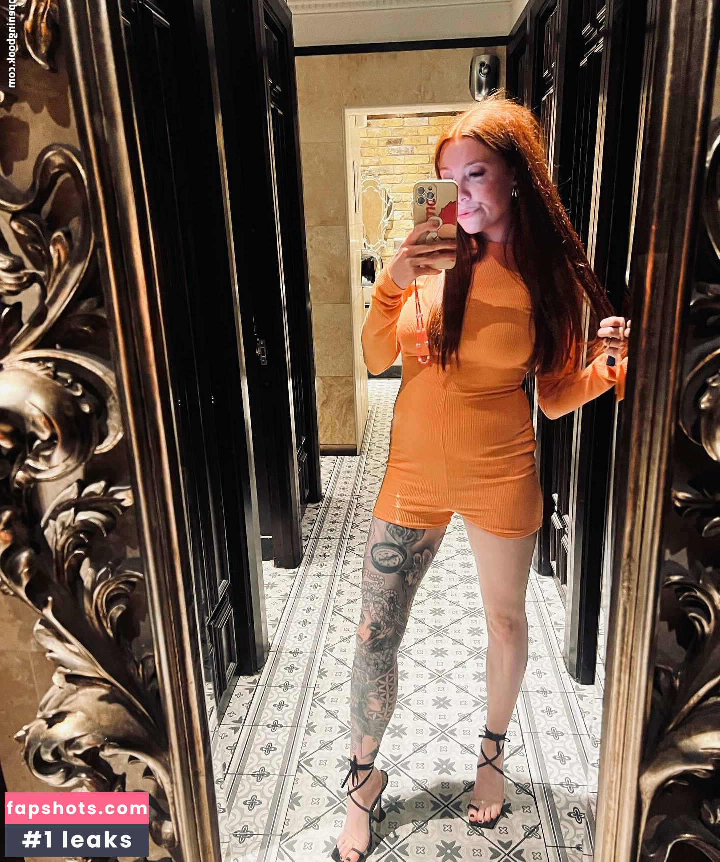 Molly Capper gallery photo #22