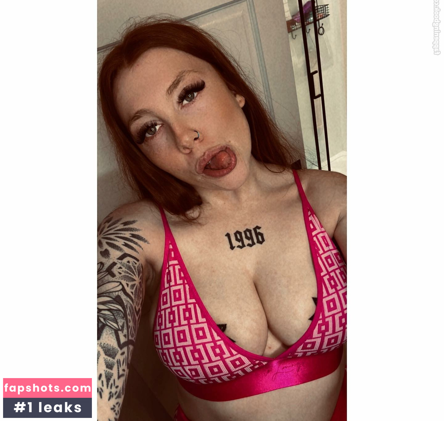 Molly Capper gallery photo #6