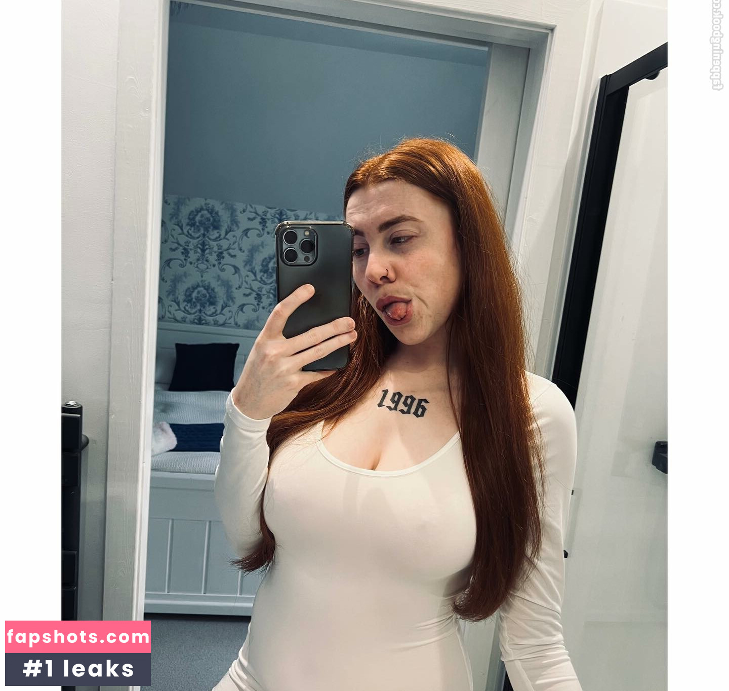 Molly Capper gallery photo #9