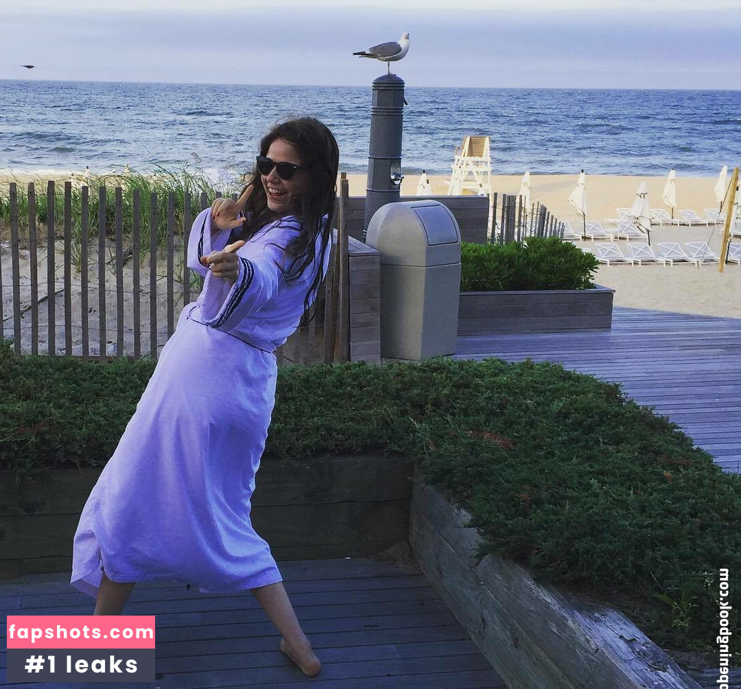 Molly Gordon gallery photo #84