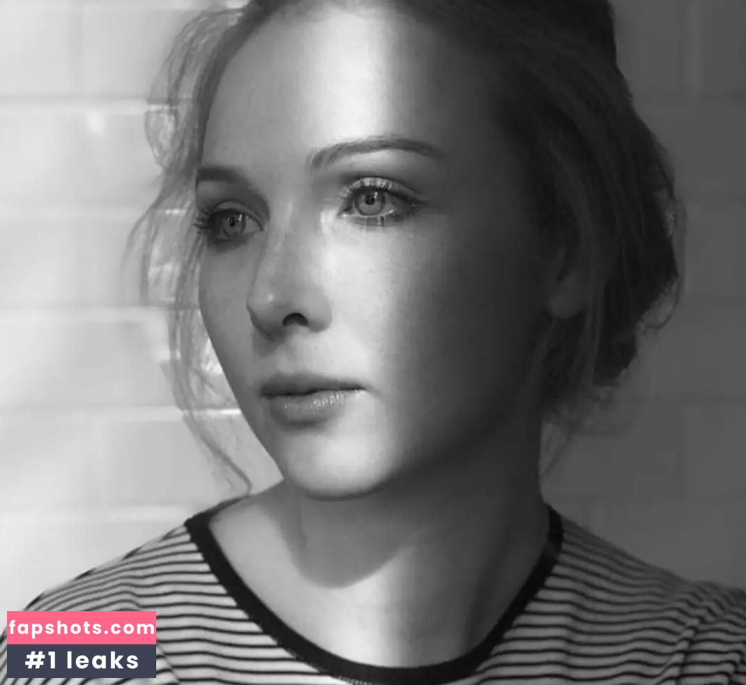 Molly Quinn gallery photo #2