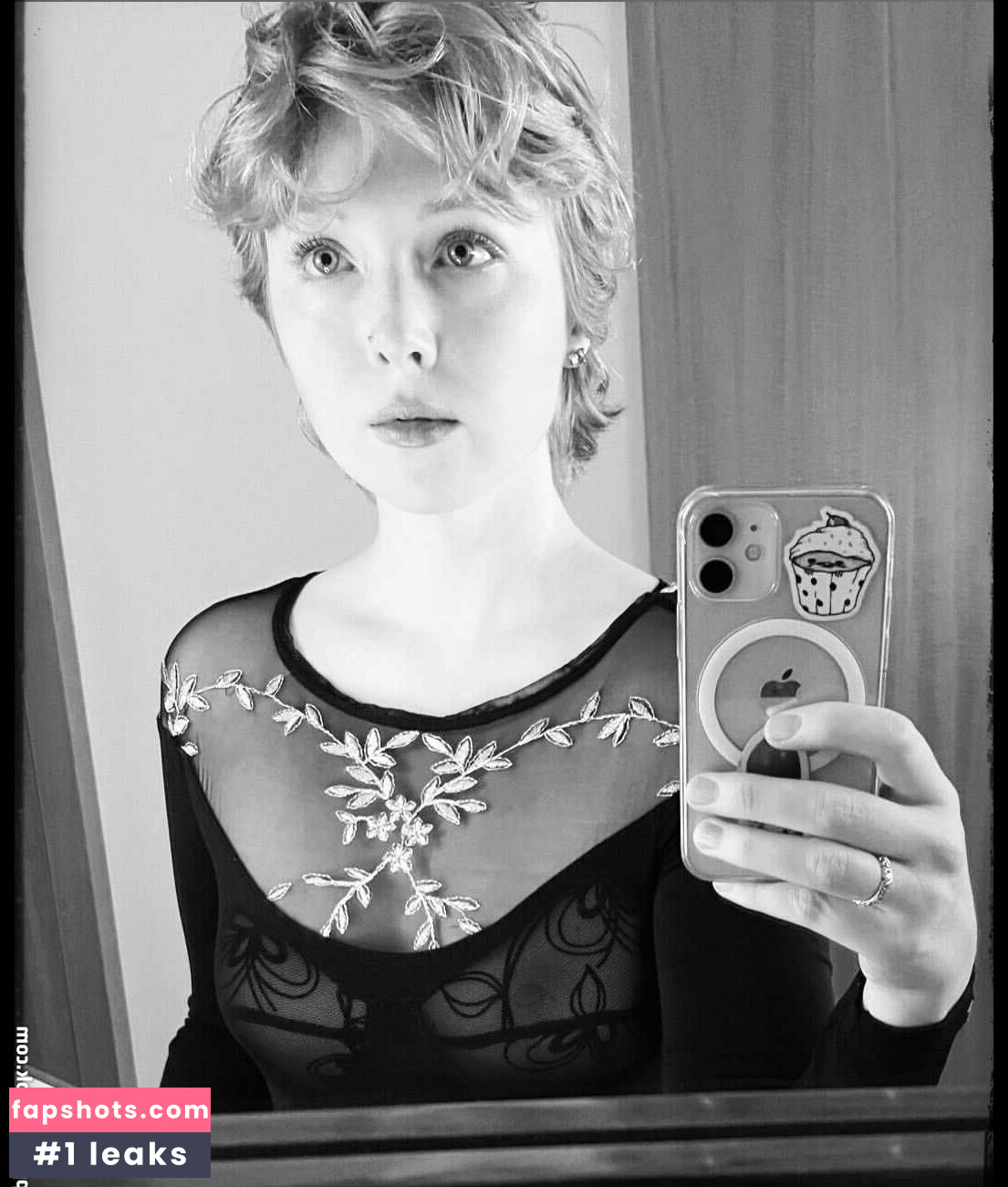 Molly Quinn gallery photo #29