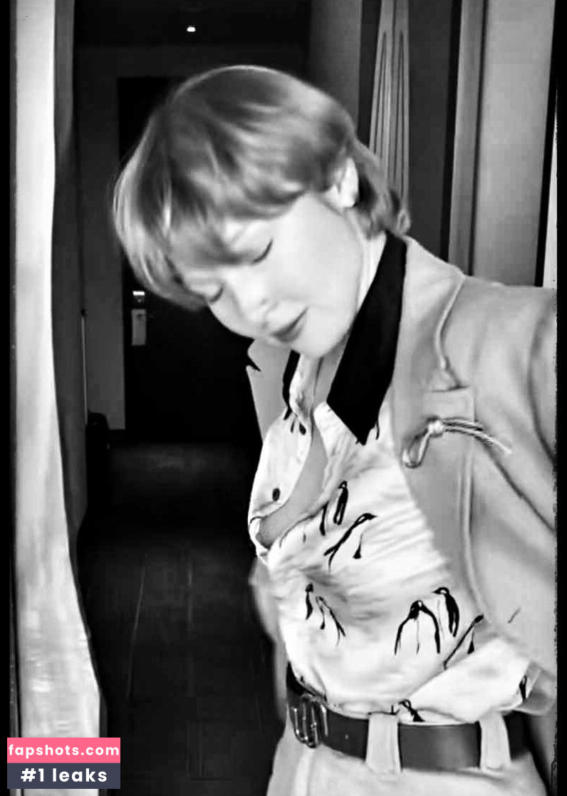 Molly Quinn gallery photo #42