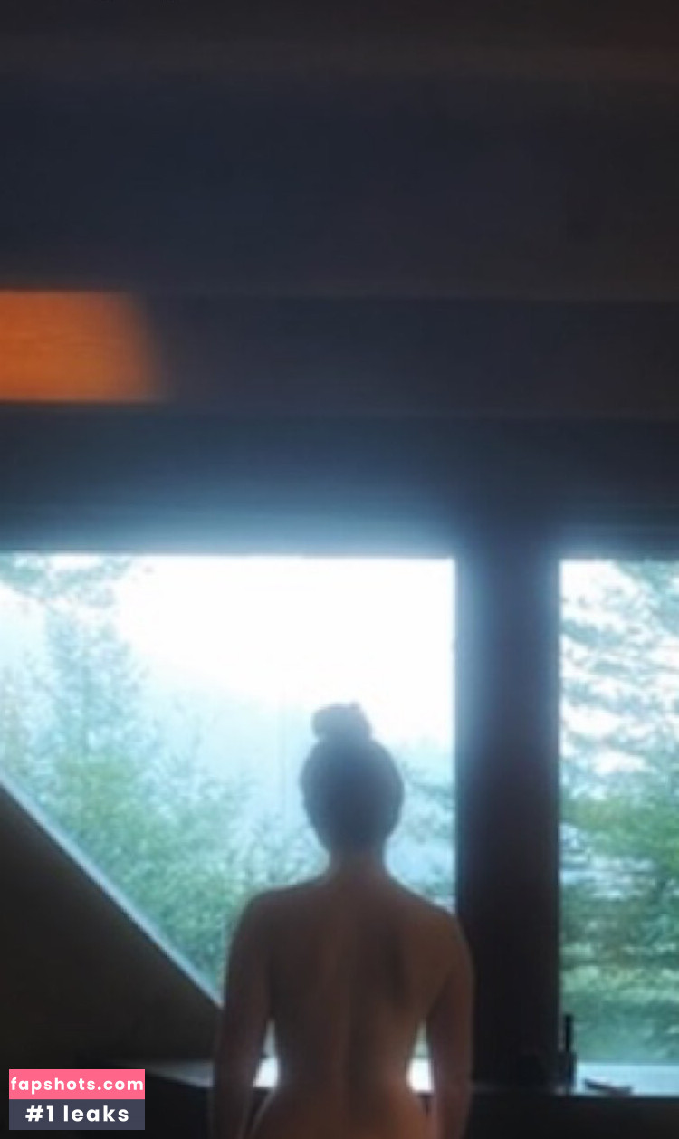 Molly Quinn gallery photo #56