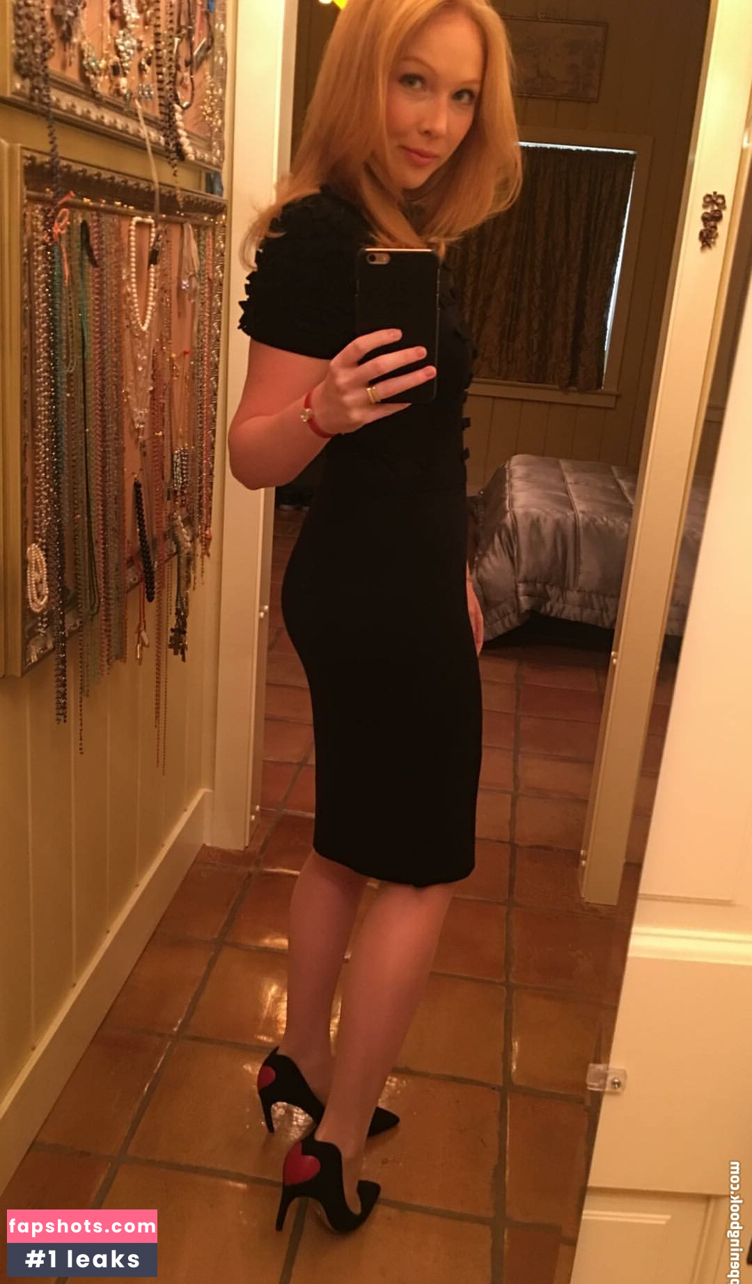 Molly Quinn gallery photo #66