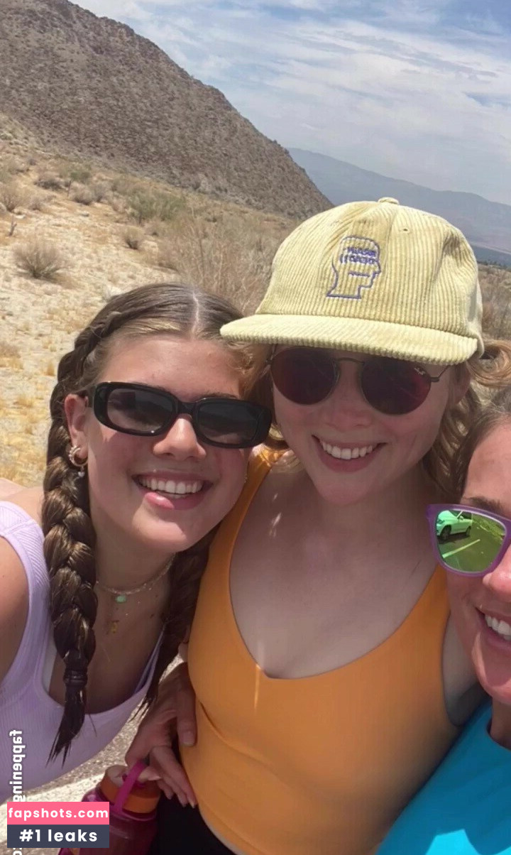 Molly Quinn gallery photo #73