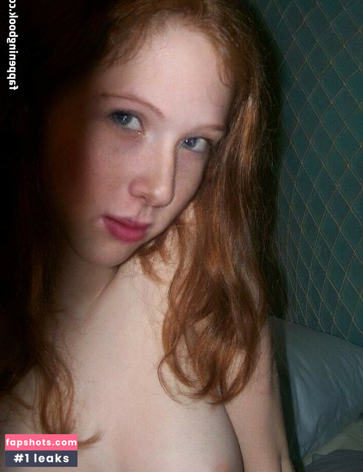 Molly Quinn gallery photo #77
