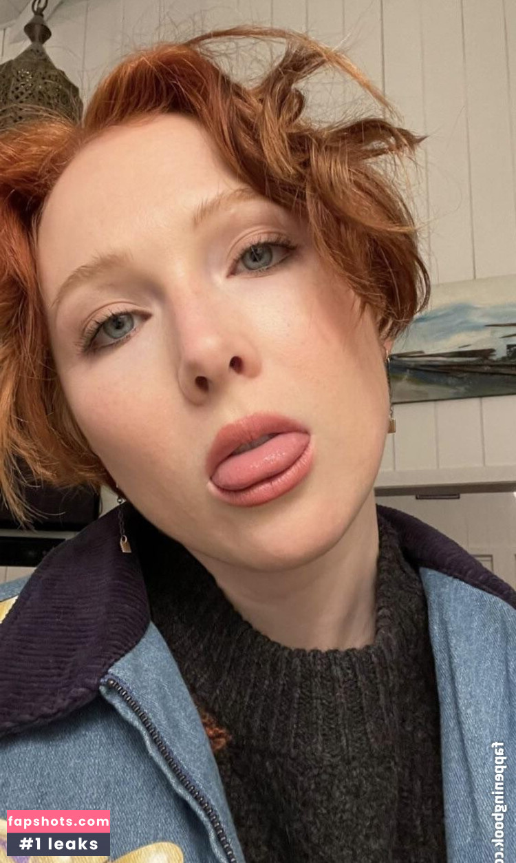 Molly Quinn gallery photo #88