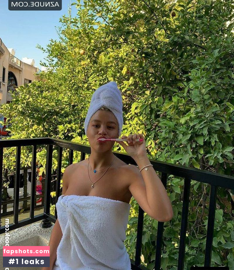 Molly Rainford gallery photo #14