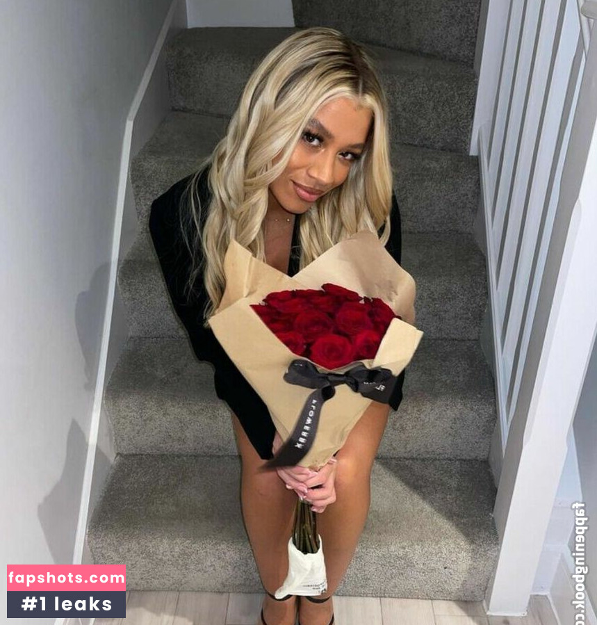 Molly Rainford gallery photo #17