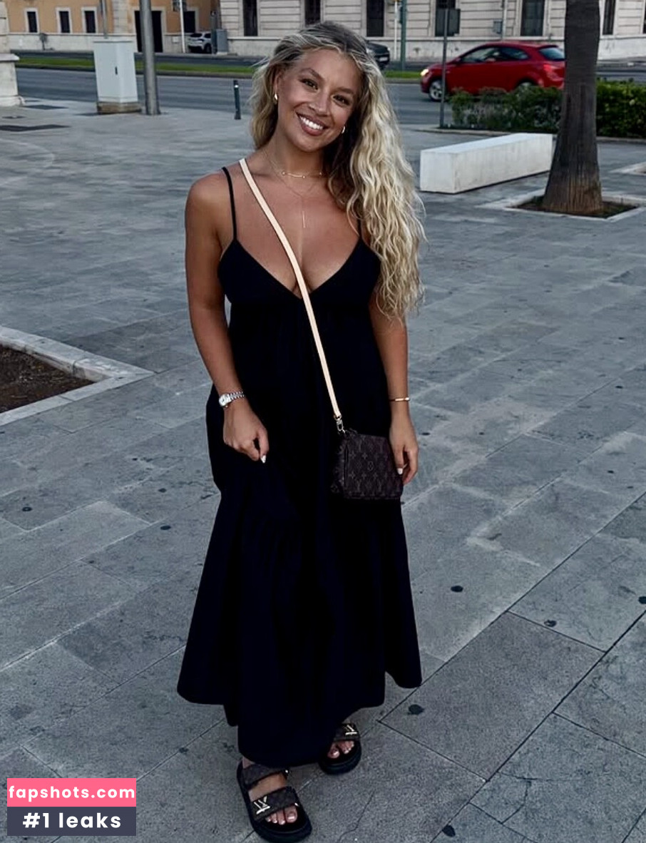 Molly Rainford gallery photo #30