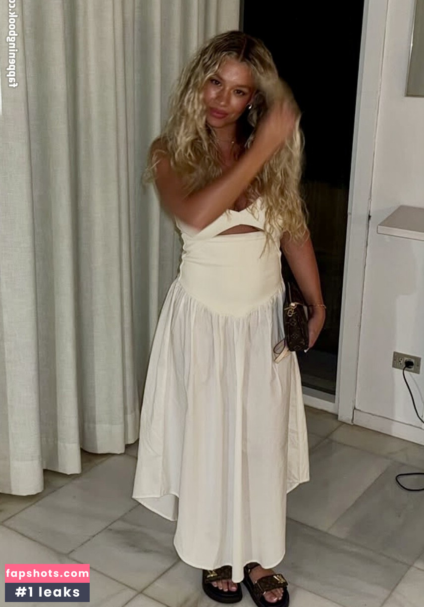 Molly Rainford gallery photo #31