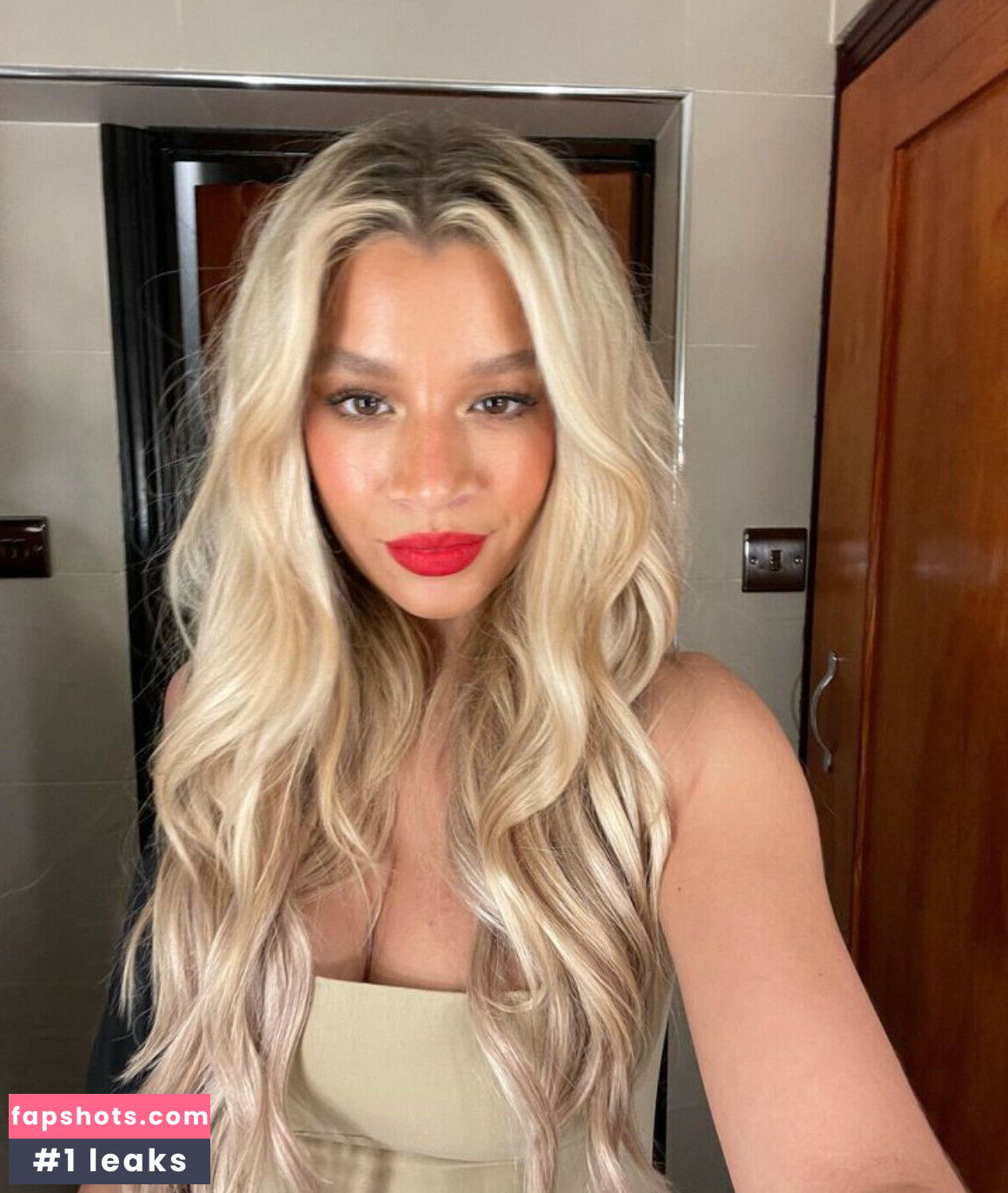 Molly Rainford gallery photo #74